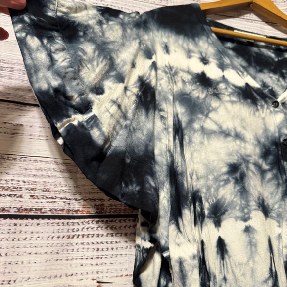 🎉😀CLEARANCE SALE!!😀🎉YOUNG FABULOUS & BROKE Tie Dye Flutter Sleeve Top - Picture 3 of 8